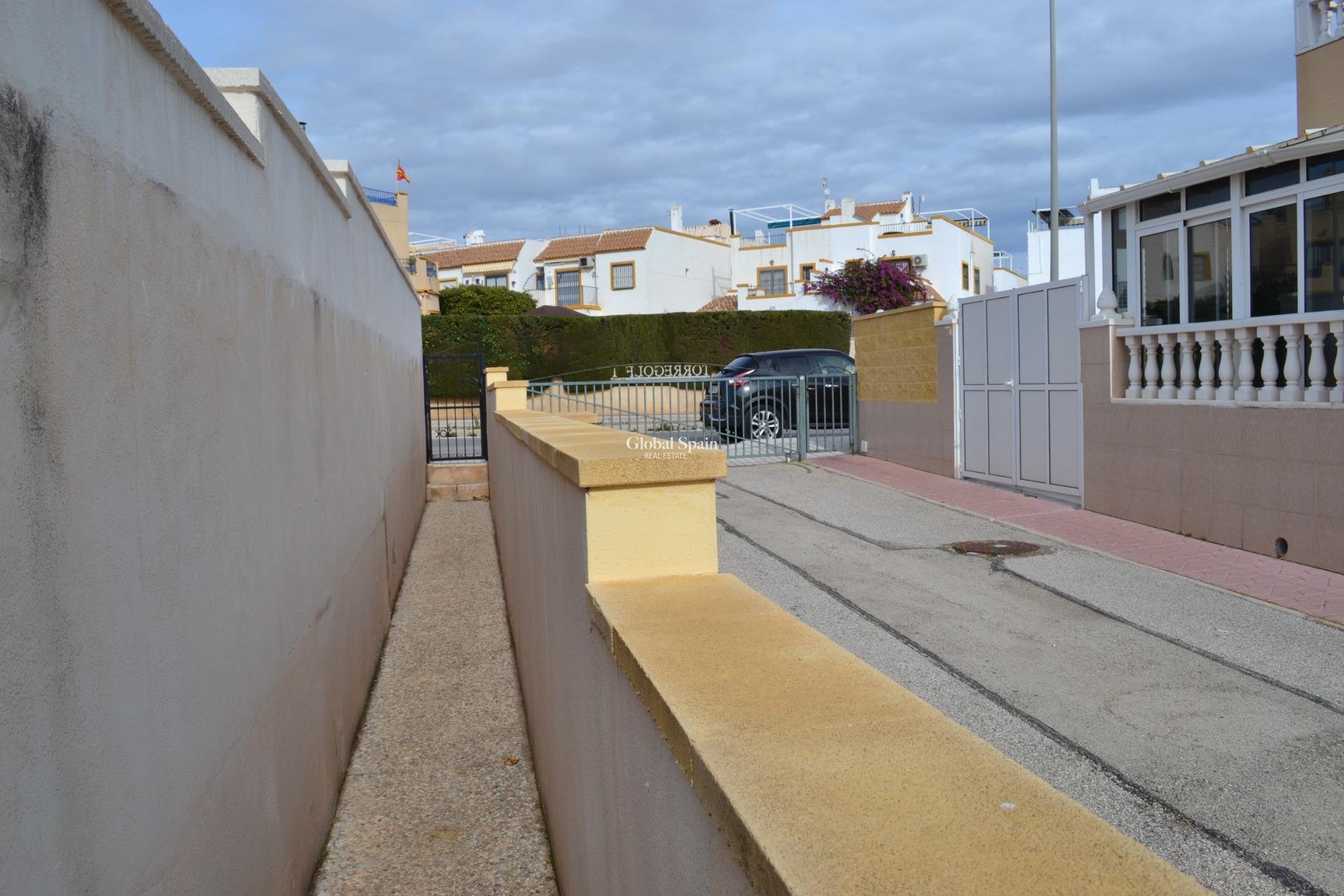 Wiederverkauf - HAUS -
ORIHUELA COSTA - La Zenia