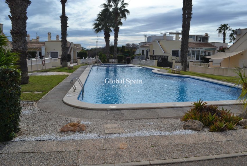 Wiederverkauf - HAUS -
ORIHUELA COSTA - La Zenia