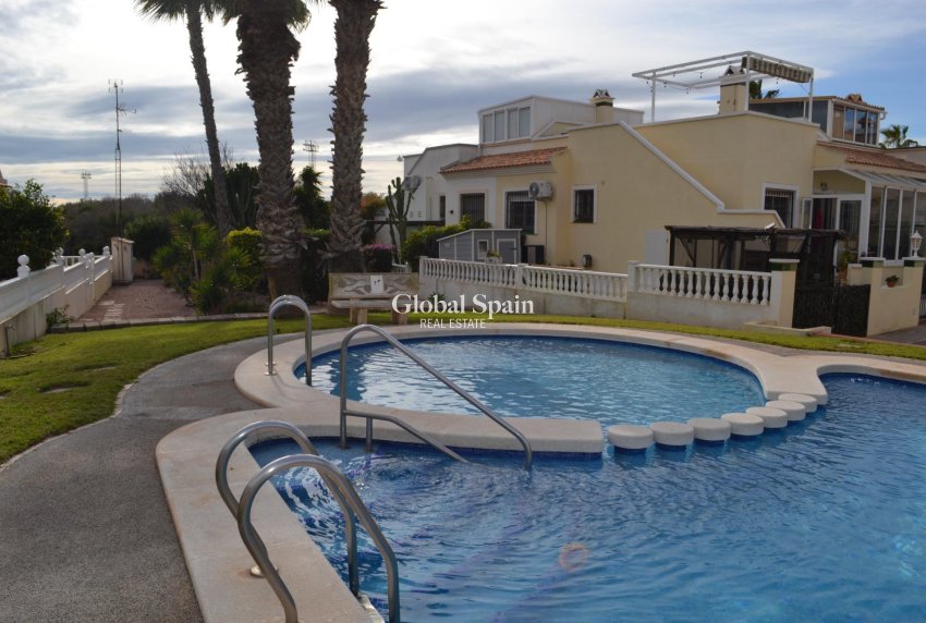 Wiederverkauf - HAUS -
ORIHUELA COSTA - La Zenia