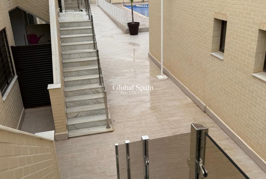Wiederverkauf - HAUS -
ORIHUELA COSTA - Lomas de Cabo Roig