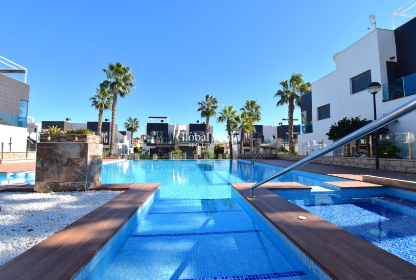 Wiederverkauf - HAUS -
ORIHUELA COSTA - Lomas de Cabo Roig