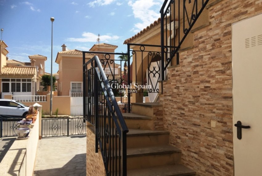 Wiederverkauf - HAUS -
ORIHUELA COSTA - LOS BALCONES - LOS ALTOS