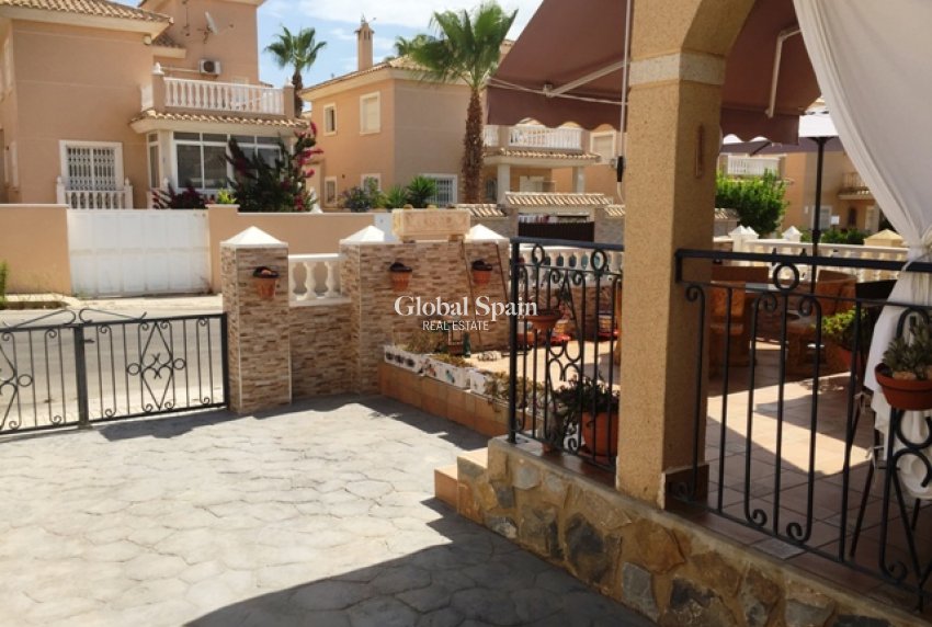 Wiederverkauf - HAUS -
ORIHUELA COSTA - LOS BALCONES - LOS ALTOS