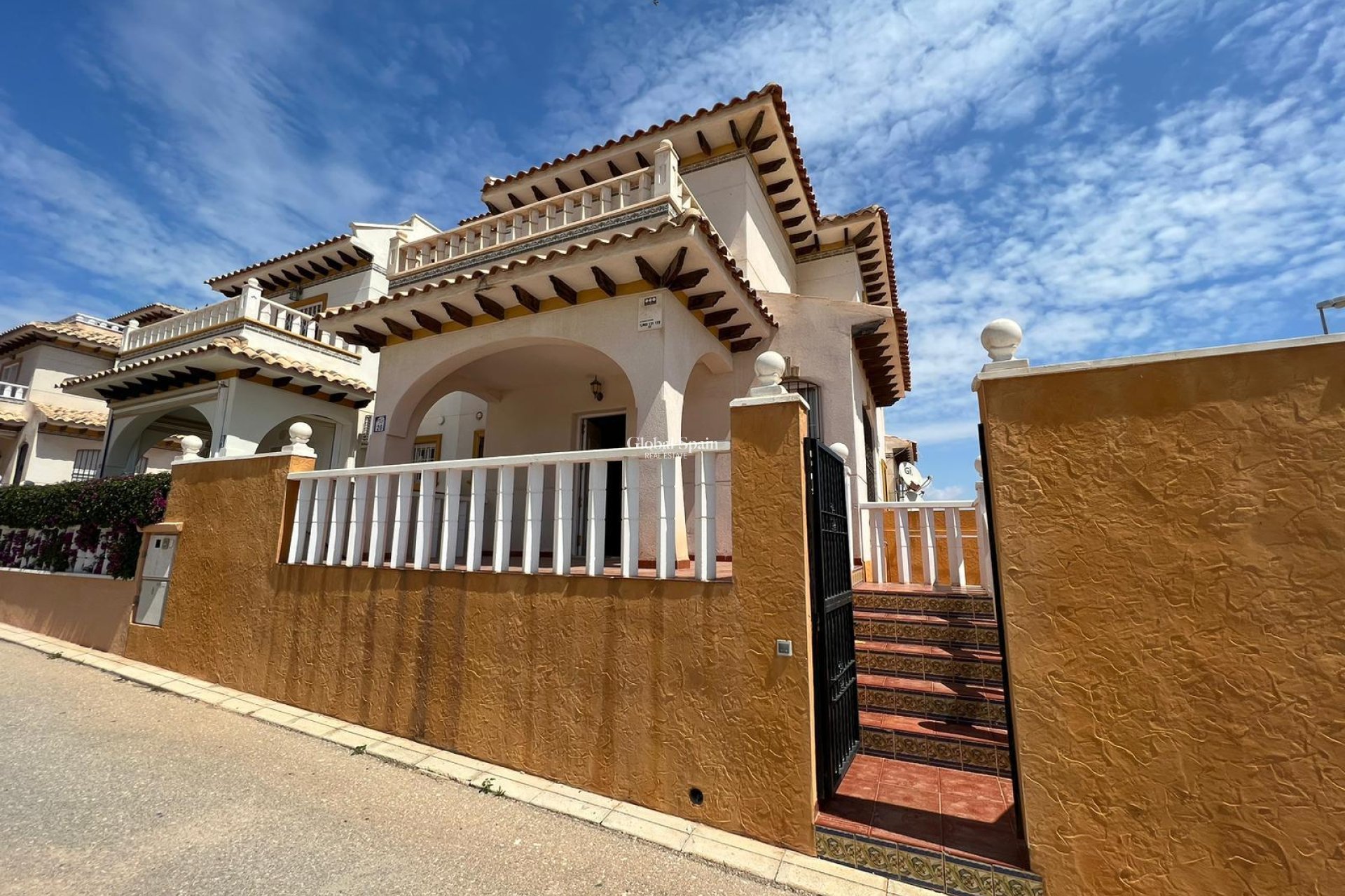 Wiederverkauf - HAUS -
ORIHUELA COSTA - Montezenia