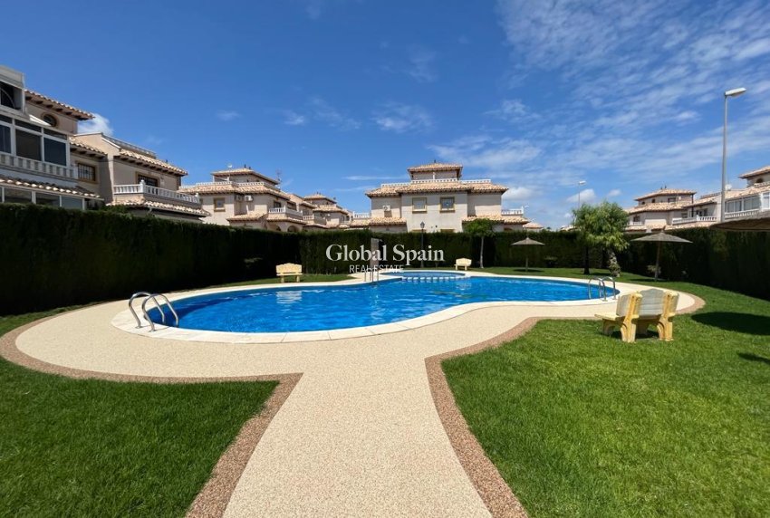 Wiederverkauf - HAUS -
ORIHUELA COSTA - Montezenia
