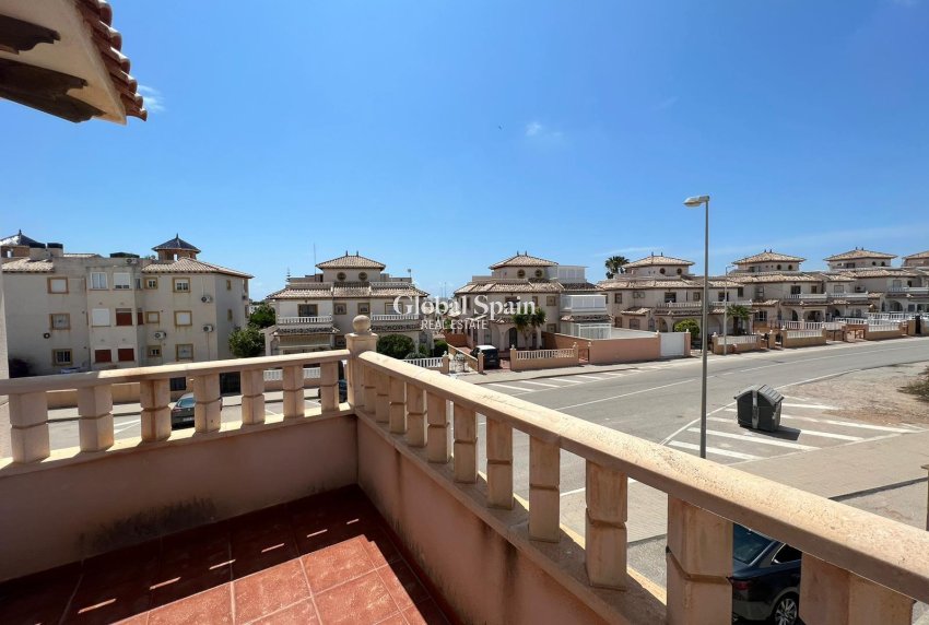 Wiederverkauf - HAUS -
ORIHUELA COSTA - Montezenia