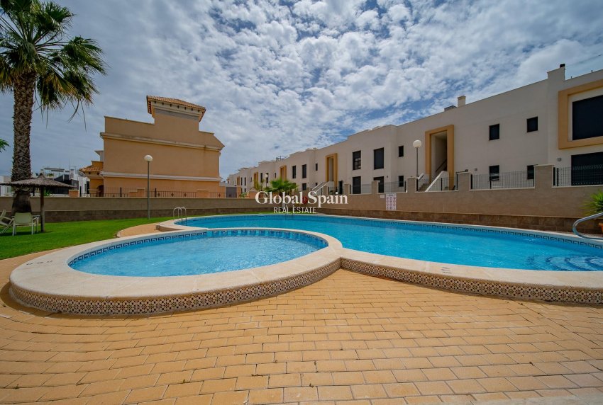 Wiederverkauf - HAUS -
ORIHUELA COSTA - Pau 26