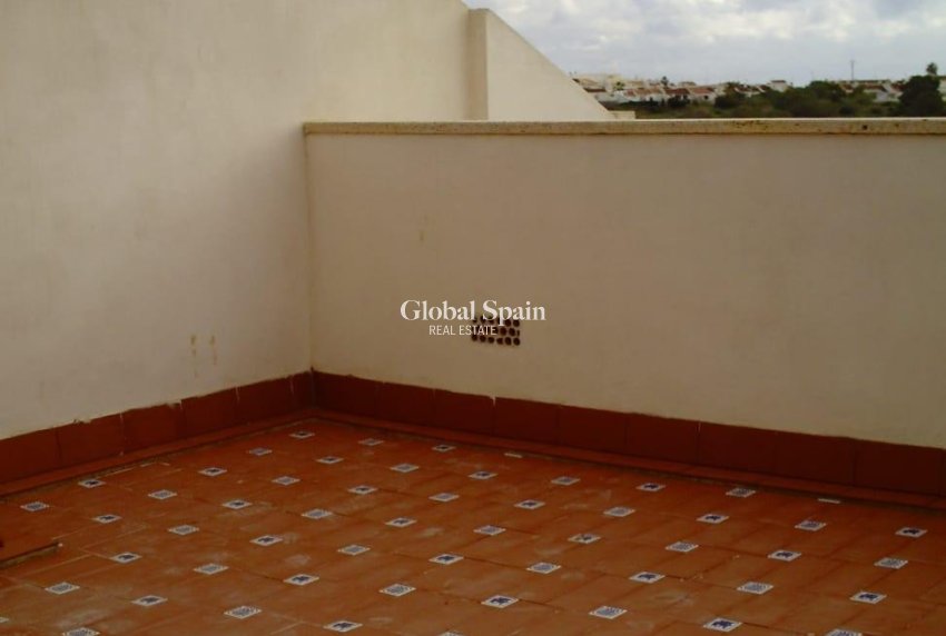 Wiederverkauf - HAUS -
ORIHUELA COSTA - PAU 8