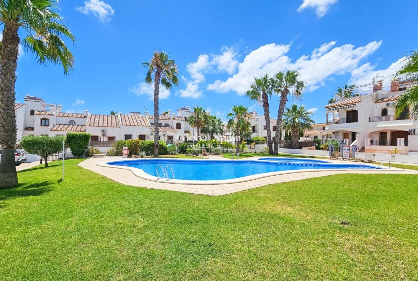 Wiederverkauf - HAUS -
ORIHUELA COSTA - PAU 8