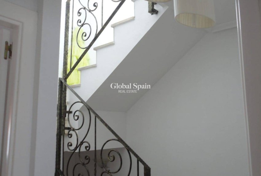 Wiederverkauf - HAUS -
ORIHUELA COSTA - PAU 8