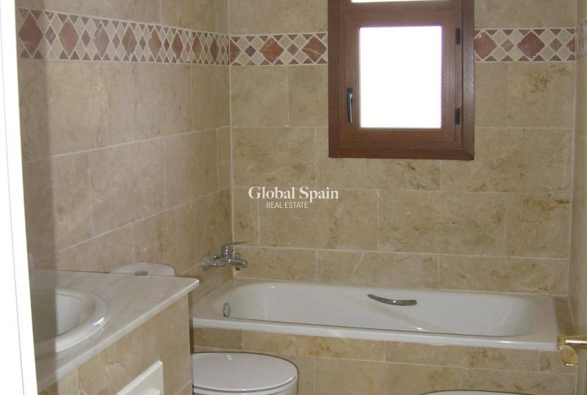 Wiederverkauf - HAUS -
ORIHUELA COSTA - PAU 8