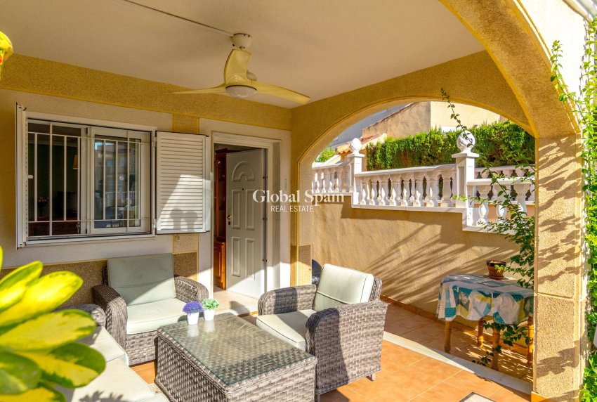 Wiederverkauf - HAUS -
ORIHUELA COSTA - Playa Flamenca