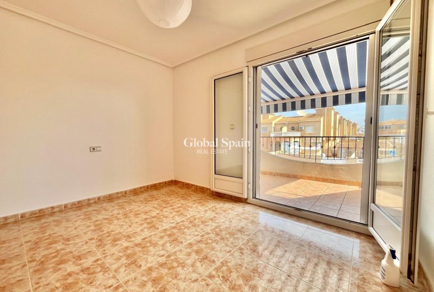 Wiederverkauf - HAUS -
ORIHUELA COSTA - Playa Flamenca