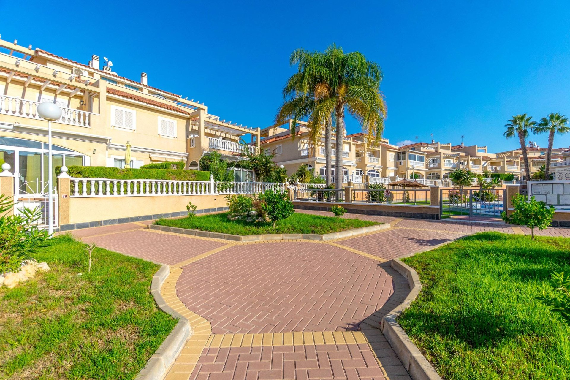 Wiederverkauf - HAUS -
ORIHUELA COSTA - Playa Flamenca