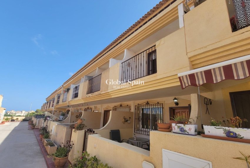 Wiederverkauf - HAUS -
ORIHUELA COSTA - Playa Flamenca