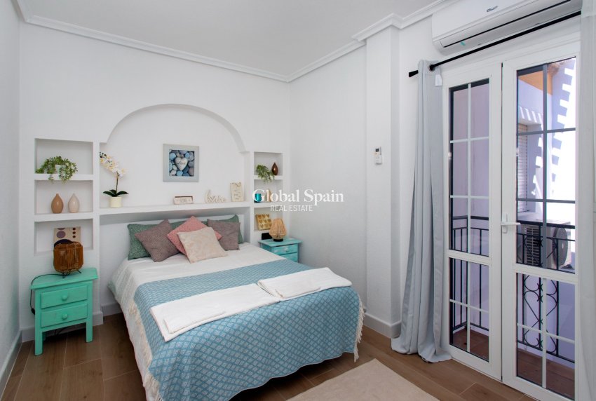 Wiederverkauf - HAUS -
ORIHUELA COSTA - Playa Flamenca