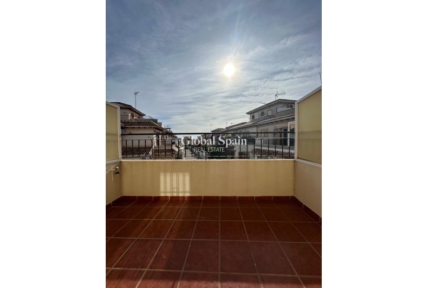 Wiederverkauf - HAUS -
ORIHUELA COSTA - Punta Prima