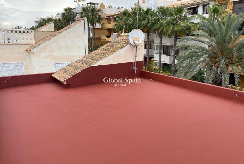 Wiederverkauf - HAUS -
ORIHUELA COSTA - Punta Prima