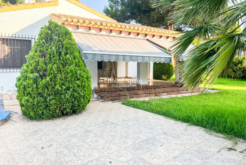 Wiederverkauf - HAUS -
ORIHUELA COSTA - Punta Prima