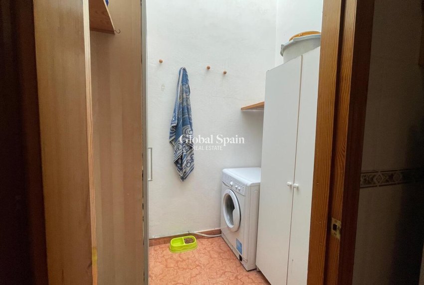 Wiederverkauf - HAUS -
ORIHUELA COSTA - Punta Prima