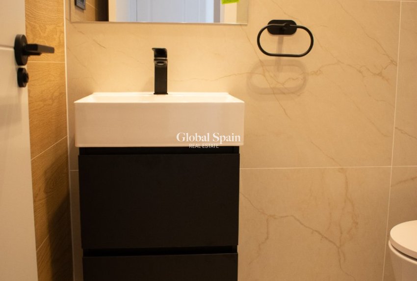 Wiederverkauf - HAUS -
ORIHUELA COSTA - Punta Prima