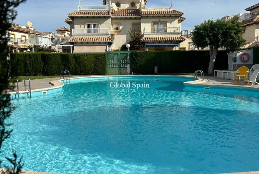 Wiederverkauf - HAUS -
ORIHUELA COSTA - Punta Prima