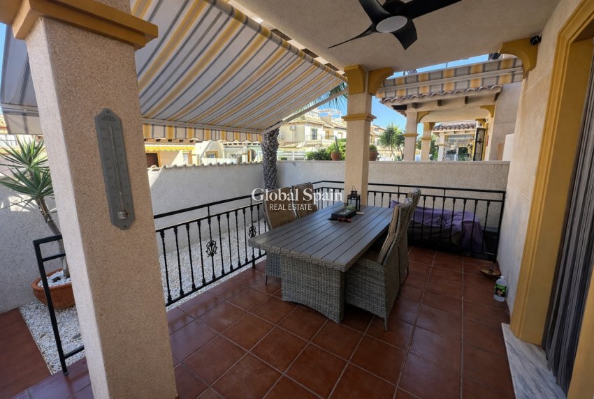 Wiederverkauf - HAUS -
ORIHUELA COSTA - Villa's San Jose IV