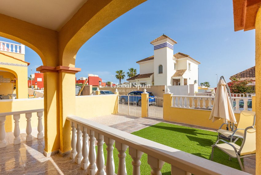 Wiederverkauf - HAUS -
ORIHUELA COSTA - VILLAMARTÍN