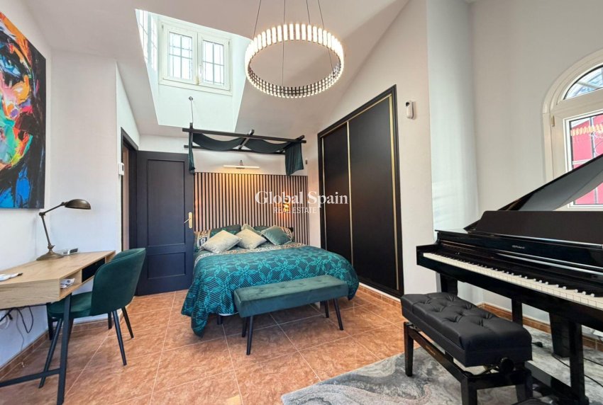 Wiederverkauf - HAUS -
ORIHUELA COSTA - VILLAMARTÍN