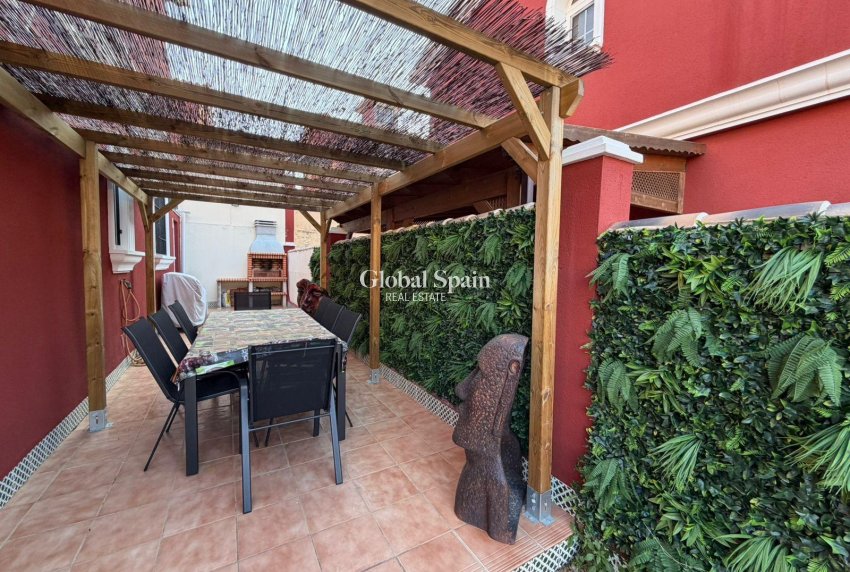 Wiederverkauf - HAUS -
ORIHUELA COSTA - VILLAMARTÍN