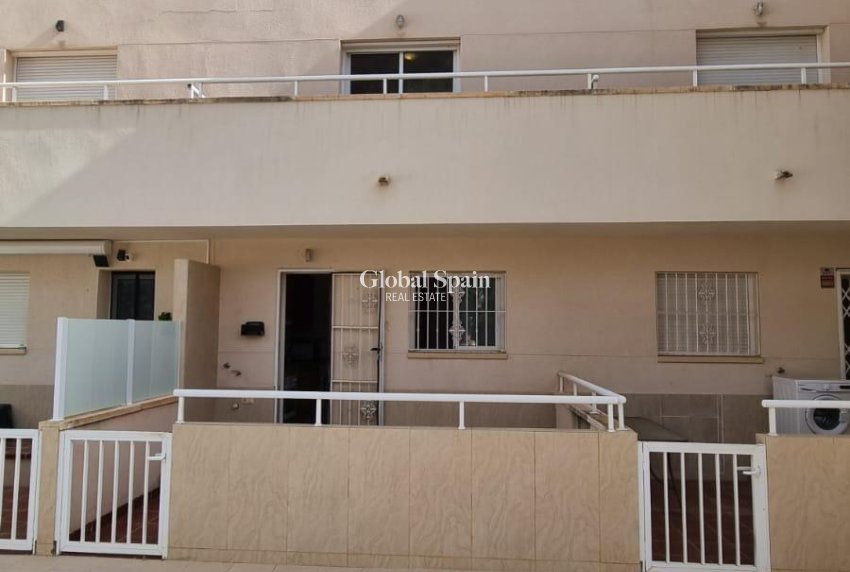 Wiederverkauf - HAUS -
ORIHUELA COSTA - VILLAMARTÍN