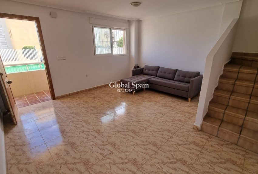 Wiederverkauf - HAUS -
ORIHUELA COSTA - VILLAMARTÍN