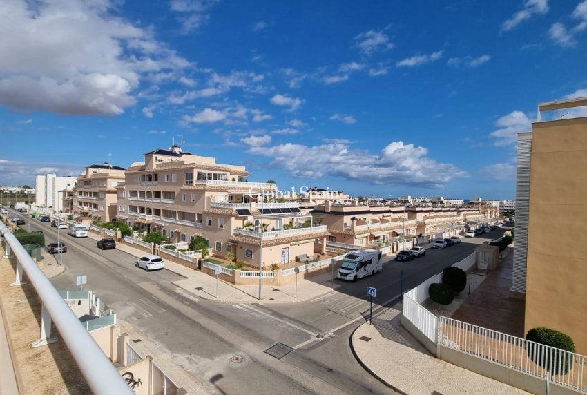 Wiederverkauf - HAUS -
ORIHUELA COSTA - VILLAMARTÍN