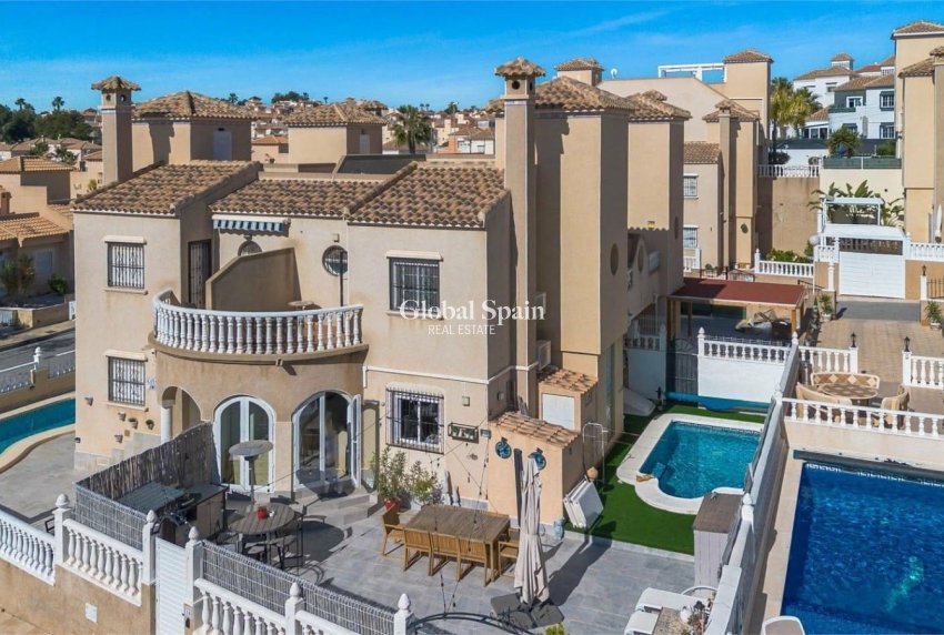 Wiederverkauf - HAUS -
ORIHUELA COSTA - VILLAMARTÍN