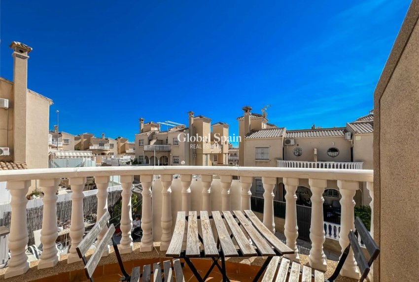 Wiederverkauf - HAUS -
ORIHUELA COSTA - VILLAMARTÍN