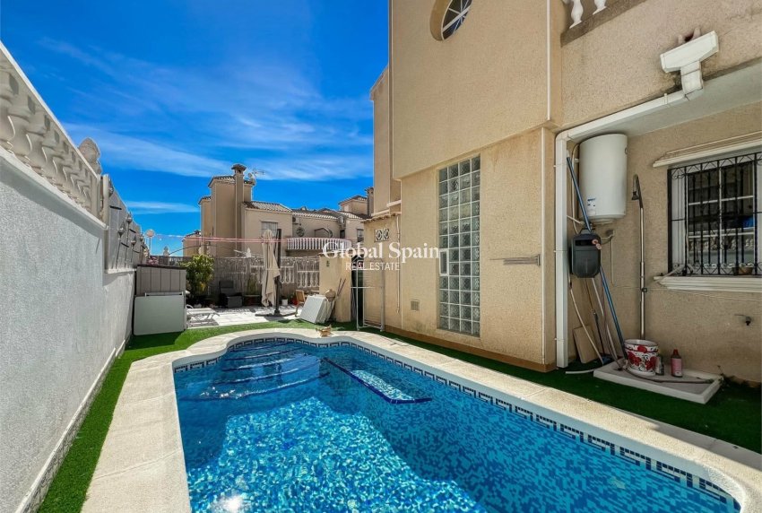 Wiederverkauf - HAUS -
ORIHUELA COSTA - VILLAMARTÍN