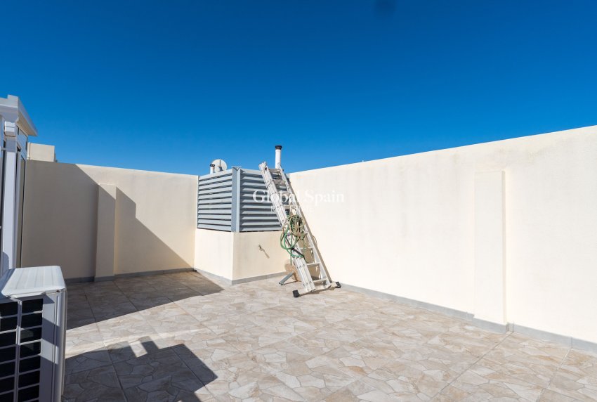 Wiederverkauf - HAUS -
ORIHUELA COSTA - VILLAMARTÍN