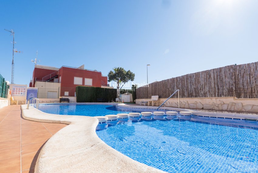 Wiederverkauf - HAUS -
ORIHUELA COSTA - VILLAMARTÍN
