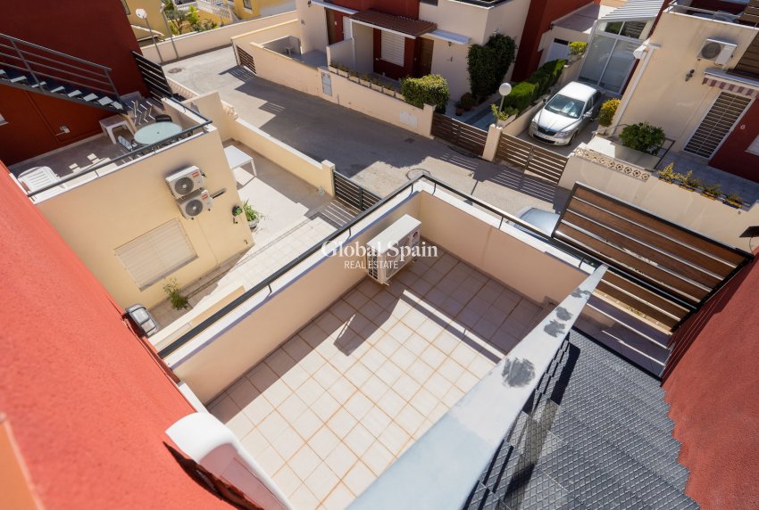 Wiederverkauf - HAUS -
ORIHUELA COSTA - VILLAMARTÍN