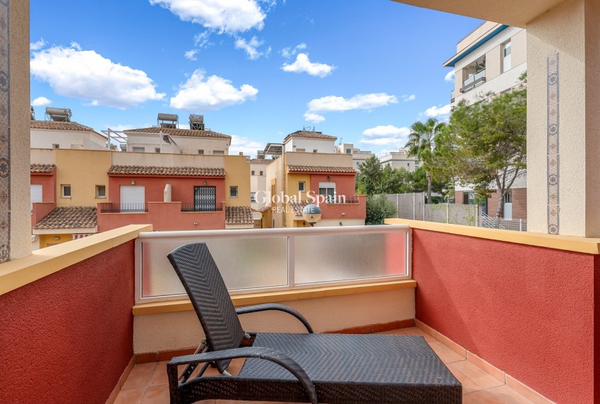 Wiederverkauf - HAUS -
ORIHUELA COSTA - VILLAMARTÍN