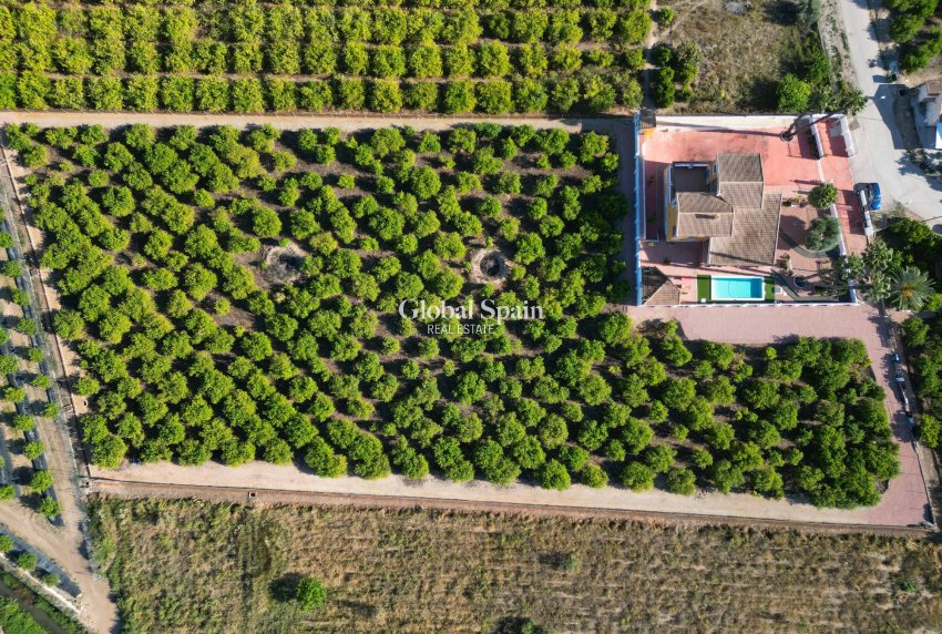 Wiederverkauf - HAUS -
ORIHUELA - Inland