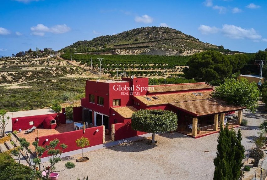 Wiederverkauf - HAUS -
ORIHUELA - Inland