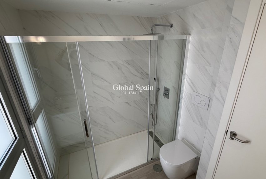 Wiederverkauf - HAUS -
ORIHUELA - Inland