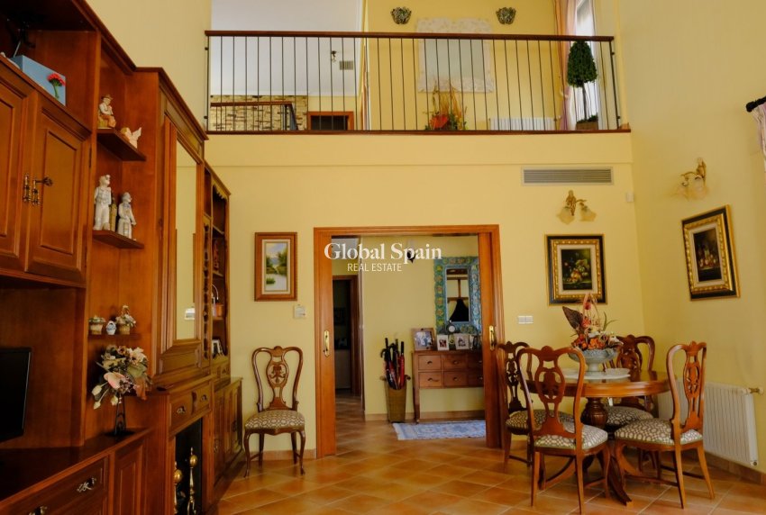 Wiederverkauf - HAUS -
ORIHUELA - Inland