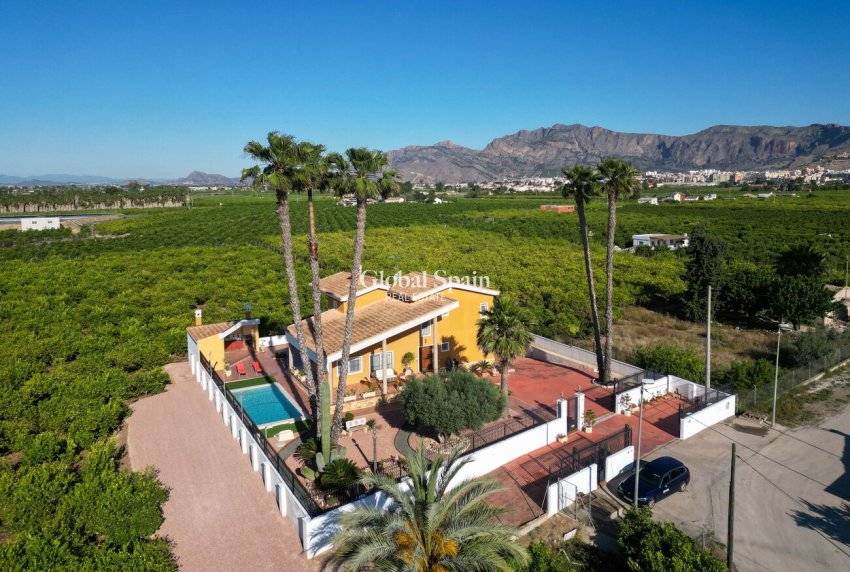 Wiederverkauf - HAUS -
ORIHUELA - Inland