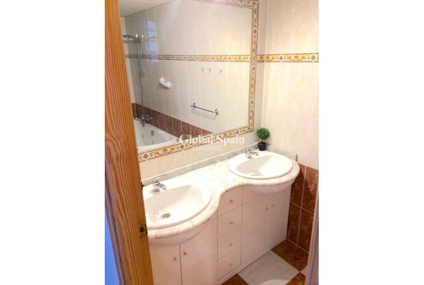 Wiederverkauf - HAUS -
PLAYA FLAMENCA - Costa Blanca