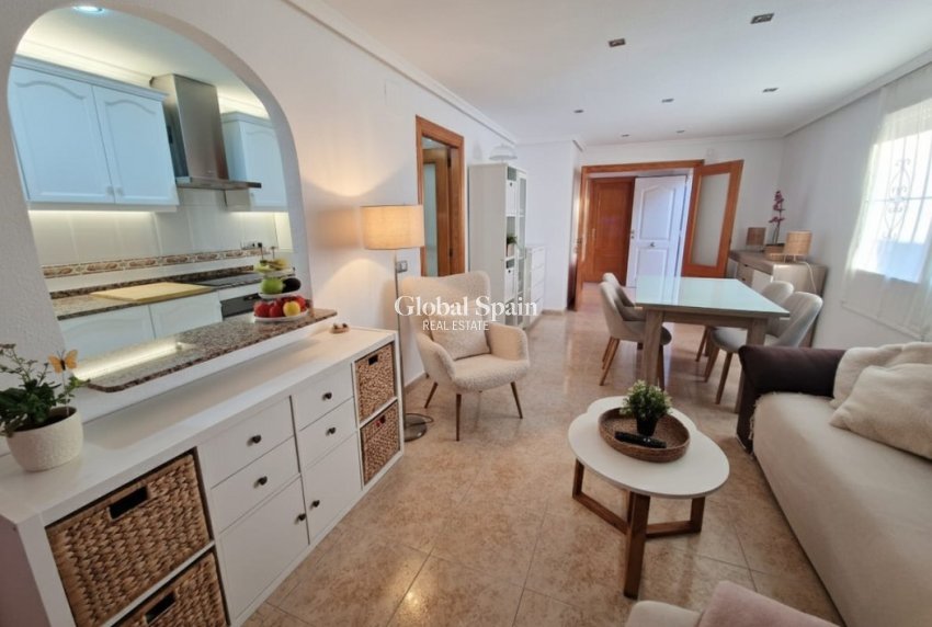 Wiederverkauf - HAUS -
PLAYA FLAMENCA - Costa Blanca