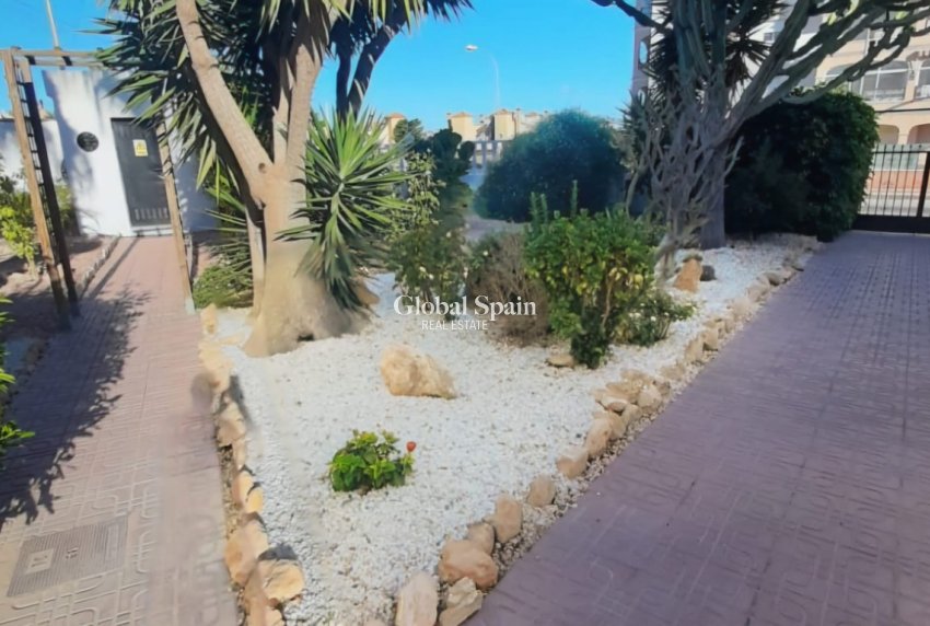 Wiederverkauf - HAUS -
PLAYA FLAMENCA - Costa Blanca