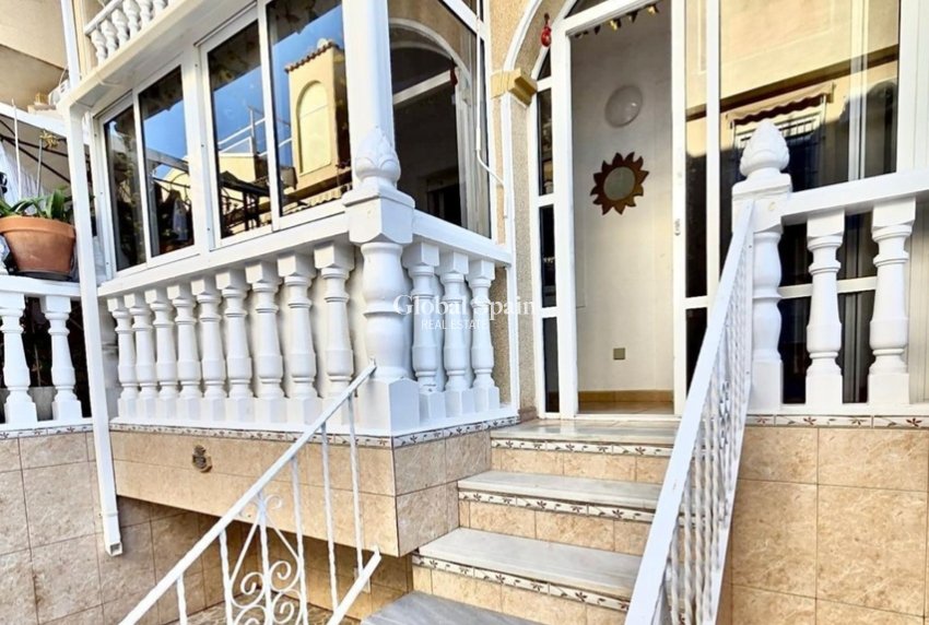 Wiederverkauf - HAUS -
PLAYA FLAMENCA - Costa Blanca