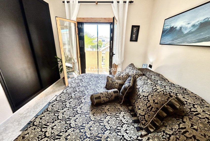 Wiederverkauf - HAUS -
PLAYA FLAMENCA - Costa Blanca